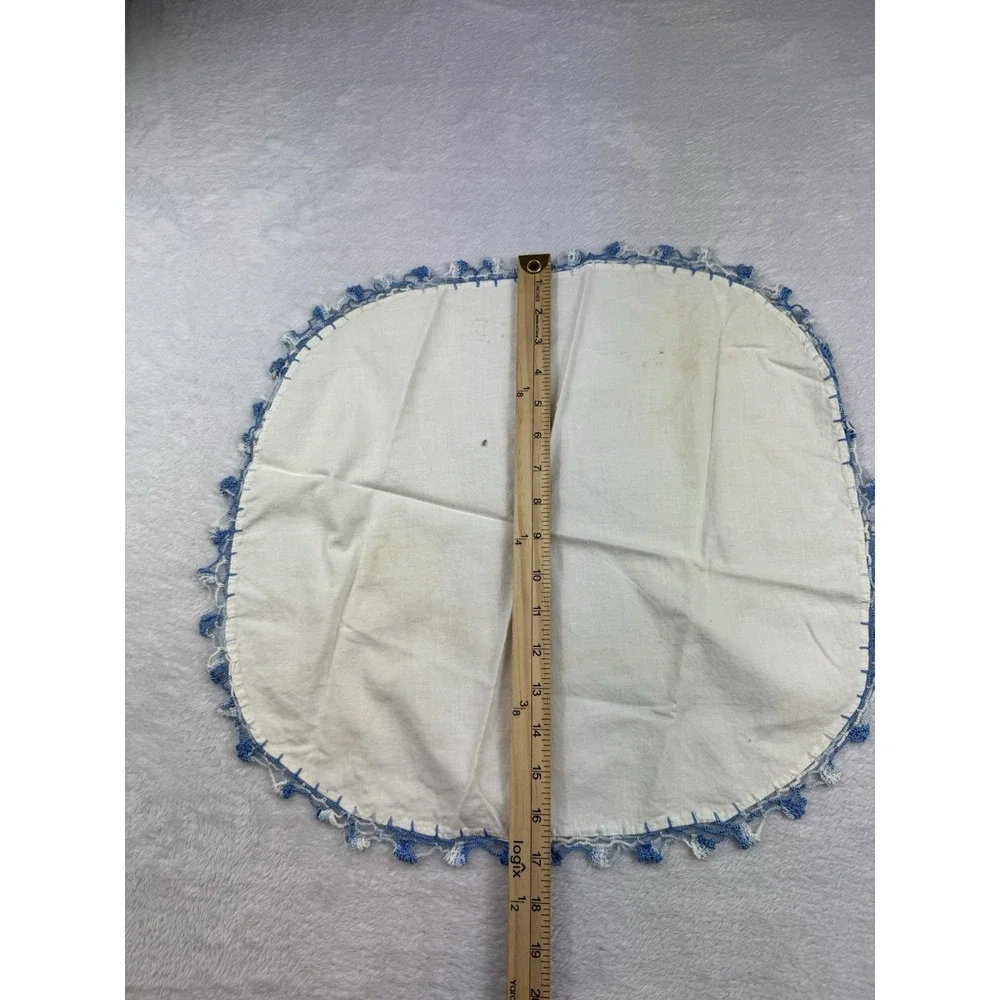 VINTAGE Linen Floral Embroidered Vanity Set of 4 Crocheted Lace Edge Runner